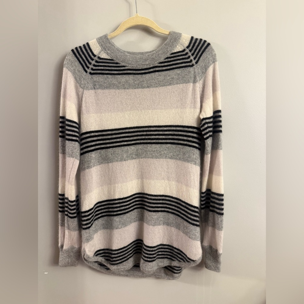 PLY 100% Cashmere Striped Sweater Womenβs Medium Soft Neutral Gray Cream Black